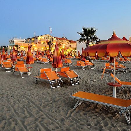 Hotel & Residence Cavalluccio Marino Rimini Kültér fotó